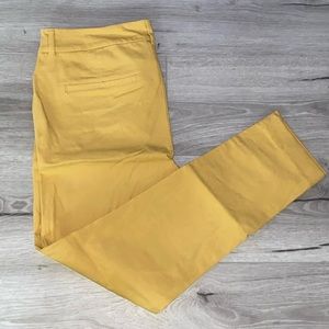 Old Navy High-Rise Pixie Pants. Women’s size 10. Mustard Yellow.